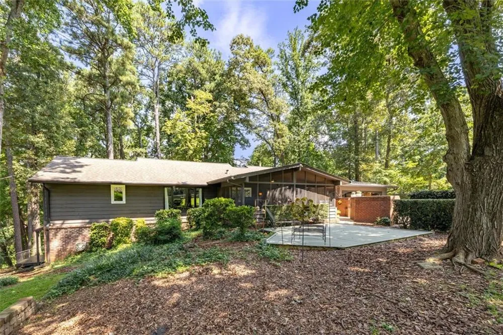 1921 Lilburn Stone Mountain Road Smoke Rise, GA 30087