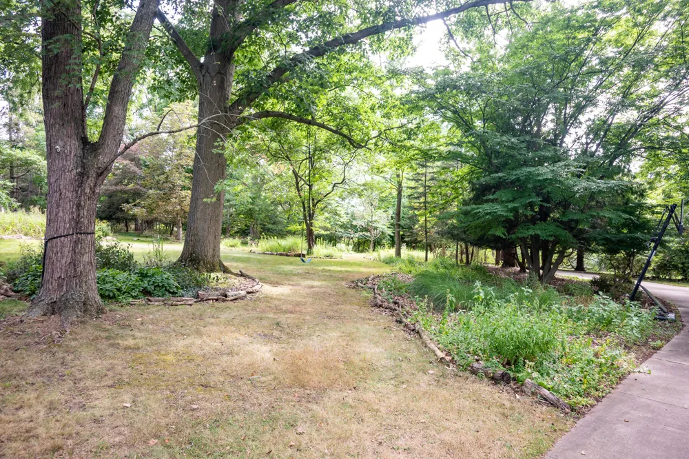 21200 W 13 Mile Road Beverly Hills, MI 48025
