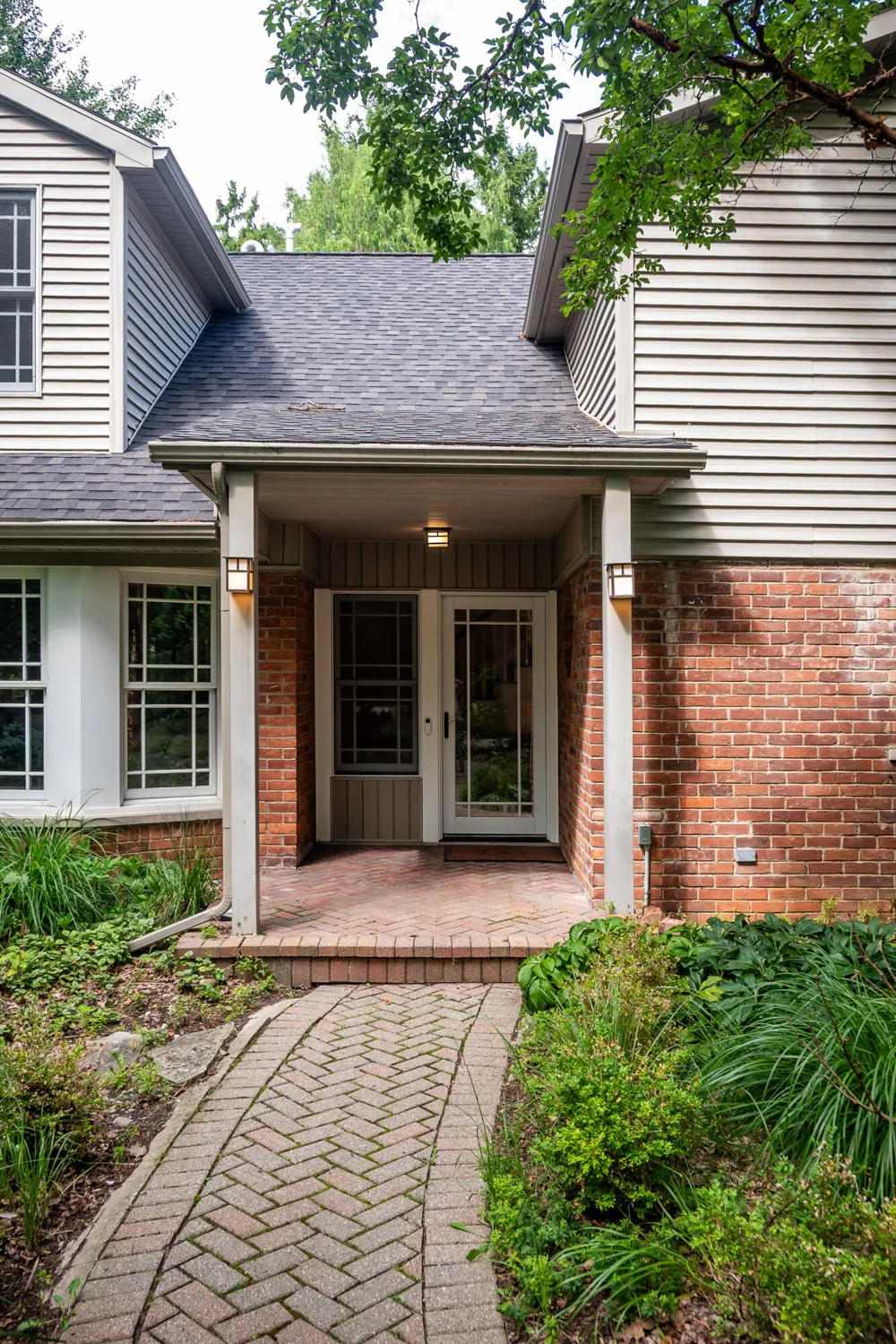 21200 W 13 Mile Road Beverly Hills, MI 48025