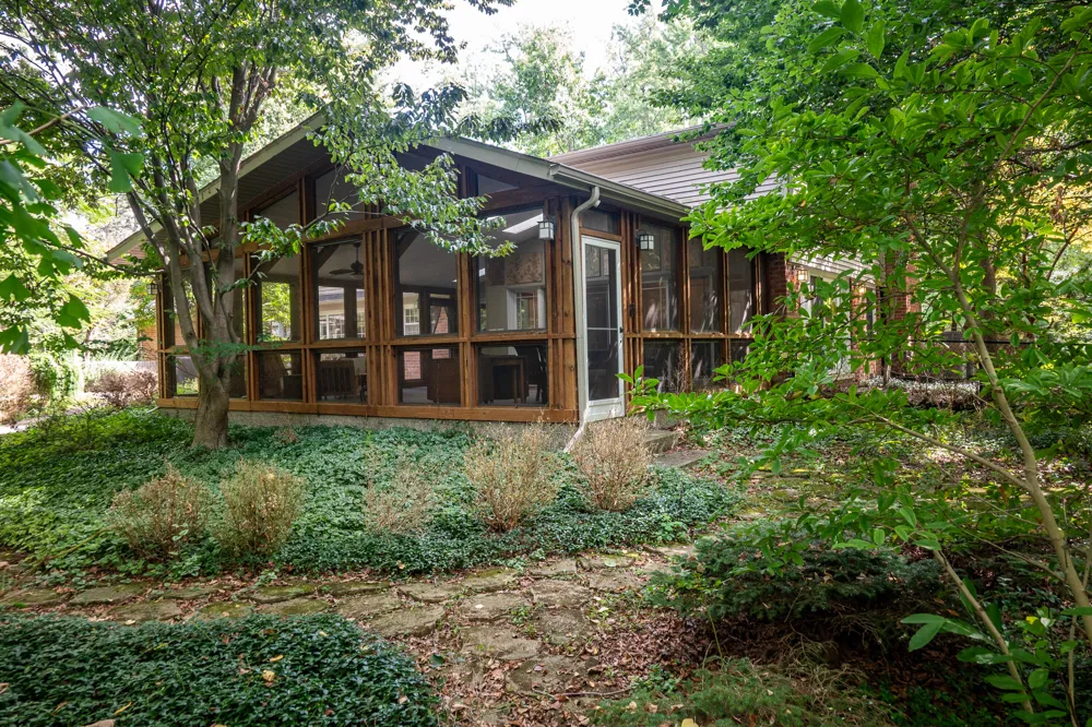 21200 W 13 Mile Road Beverly Hills, MI 48025