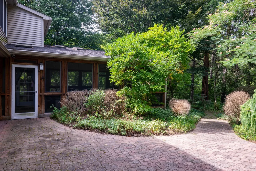 21200 W 13 Mile Road Beverly Hills, MI 48025