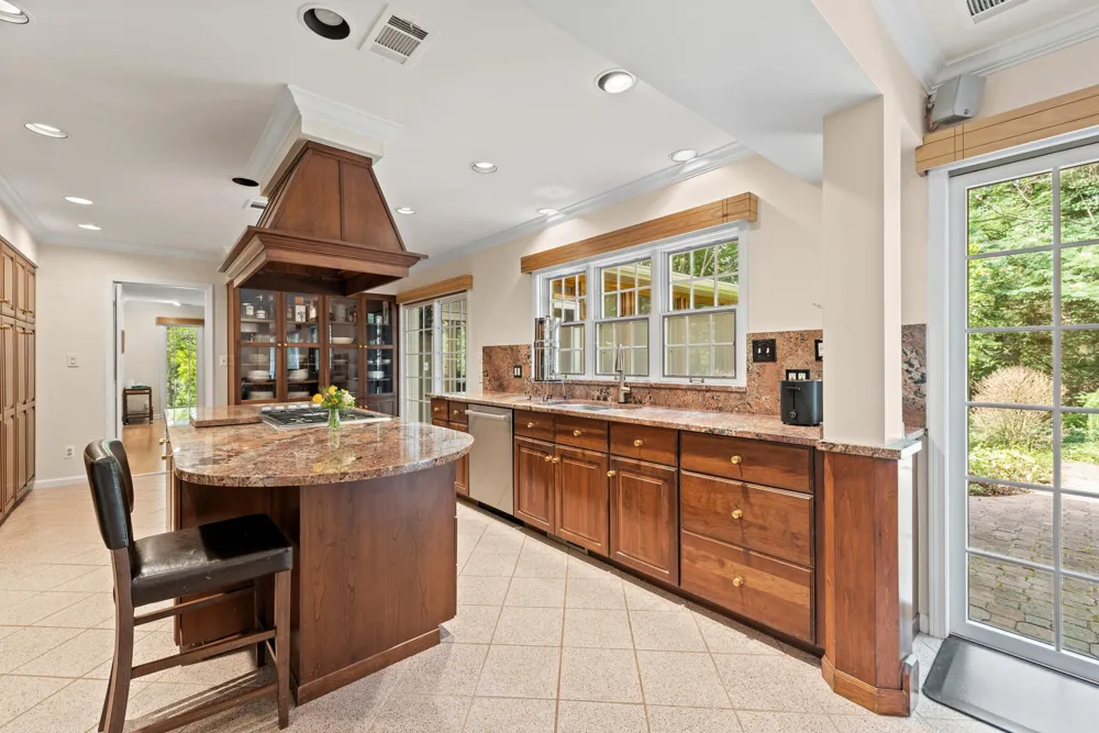 21200 W 13 Mile Road Beverly Hills, MI 48025