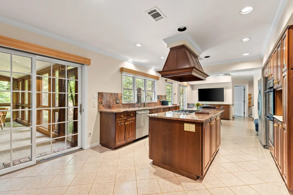 21200 W 13 Mile Road Beverly Hills, MI 48025