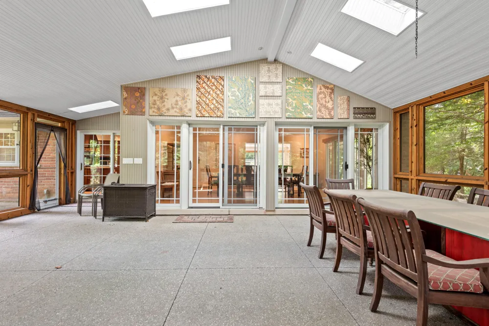 21200 W 13 Mile Road Beverly Hills, MI 48025