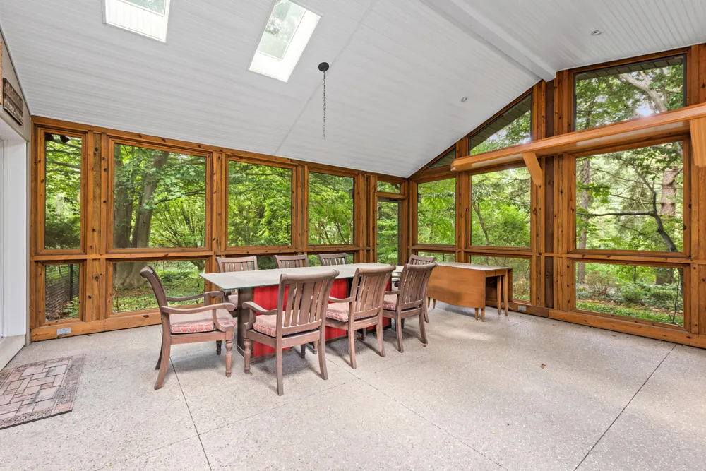 21200 W 13 Mile Road Beverly Hills, MI 48025