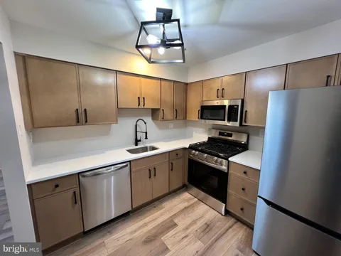 805 SOCIETY PLACE