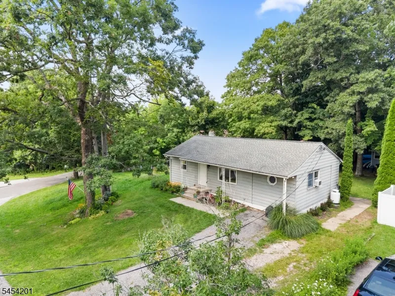 1 Ridgeview Ct Vernon, NJ 07422