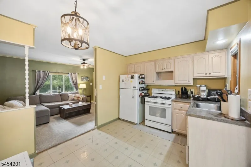 1 Ridgeview Ct Vernon, NJ 07422
