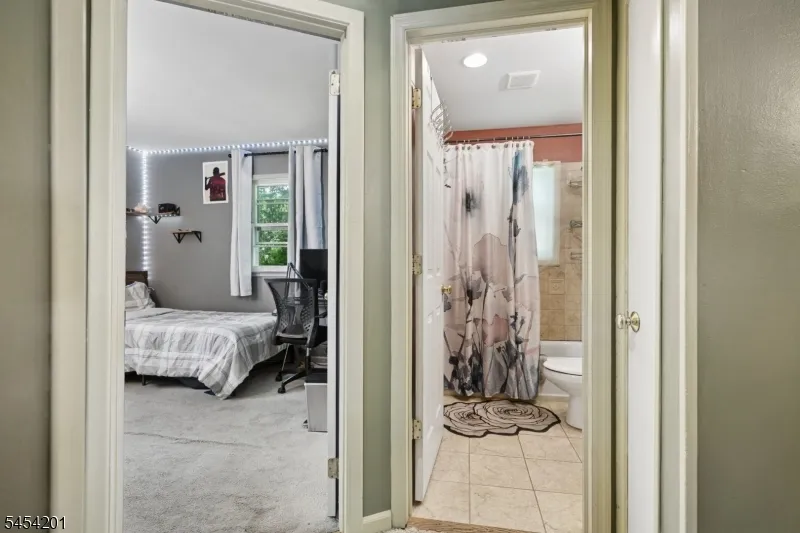 1 Ridgeview Ct Vernon, NJ 07422