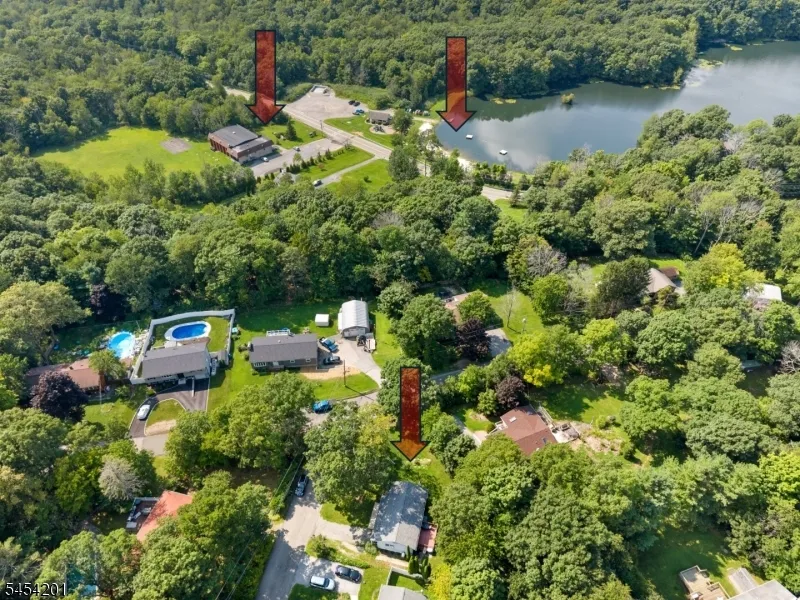 1 Ridgeview Ct Vernon, NJ 07422