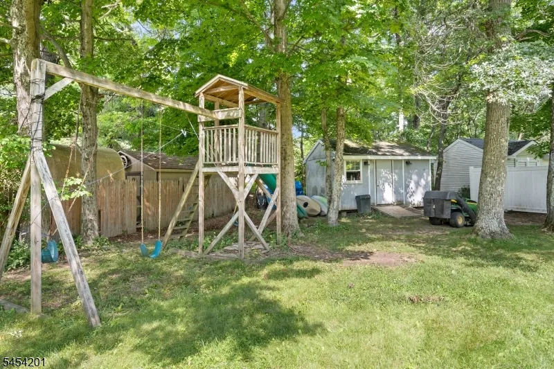1 Ridgeview Ct Vernon, NJ 07422