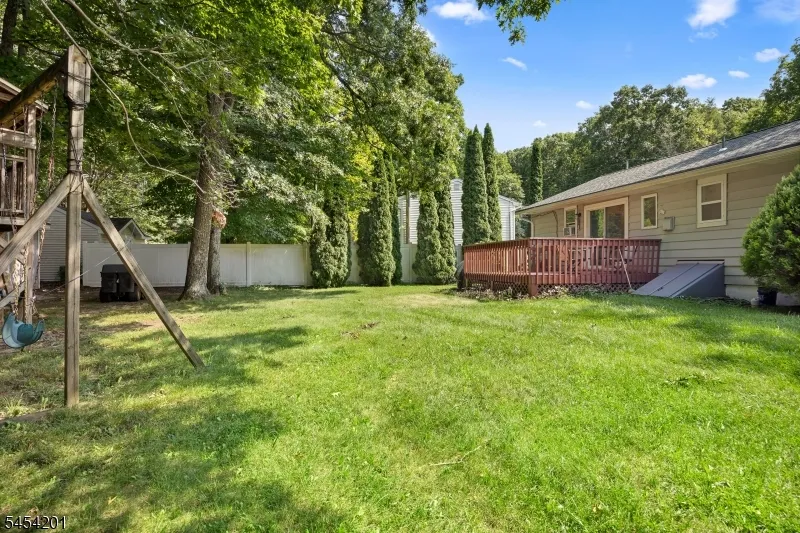1 Ridgeview Ct Vernon, NJ 07422
