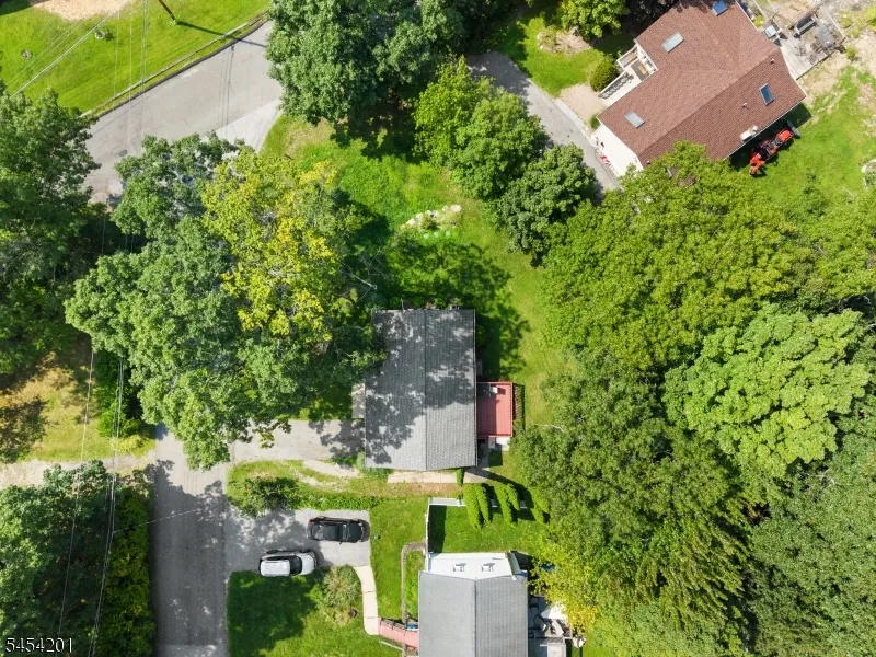 1 Ridgeview Ct Vernon, NJ 07422