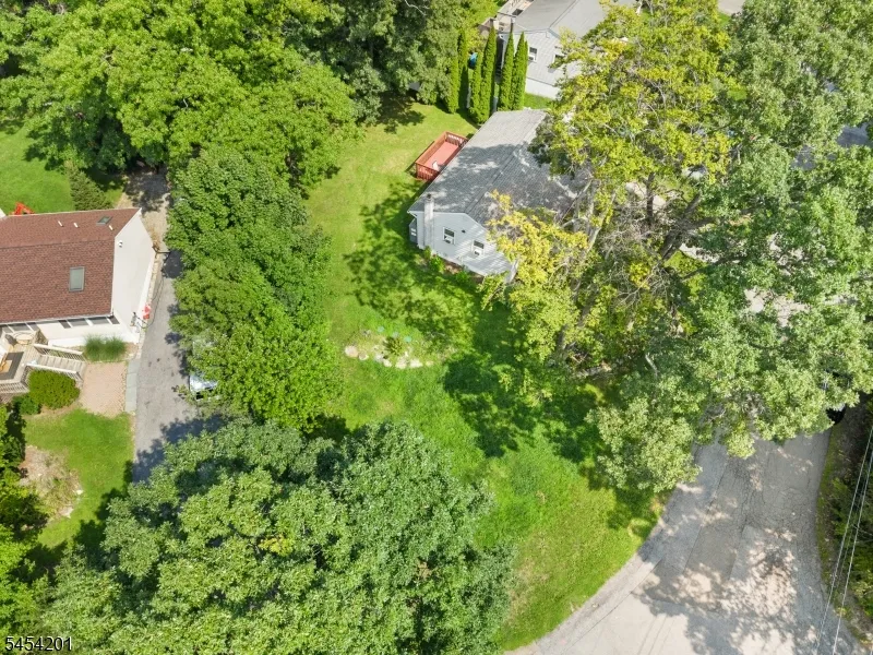 1 Ridgeview Ct Vernon, NJ 07422