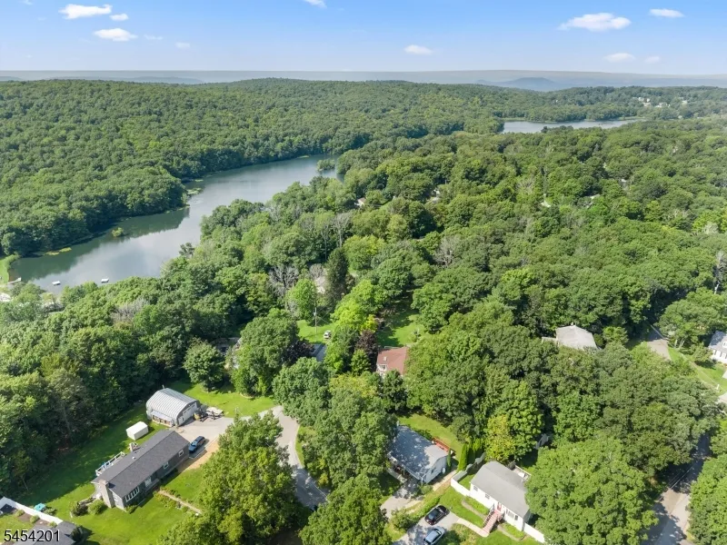 1 Ridgeview Ct Vernon, NJ 07422