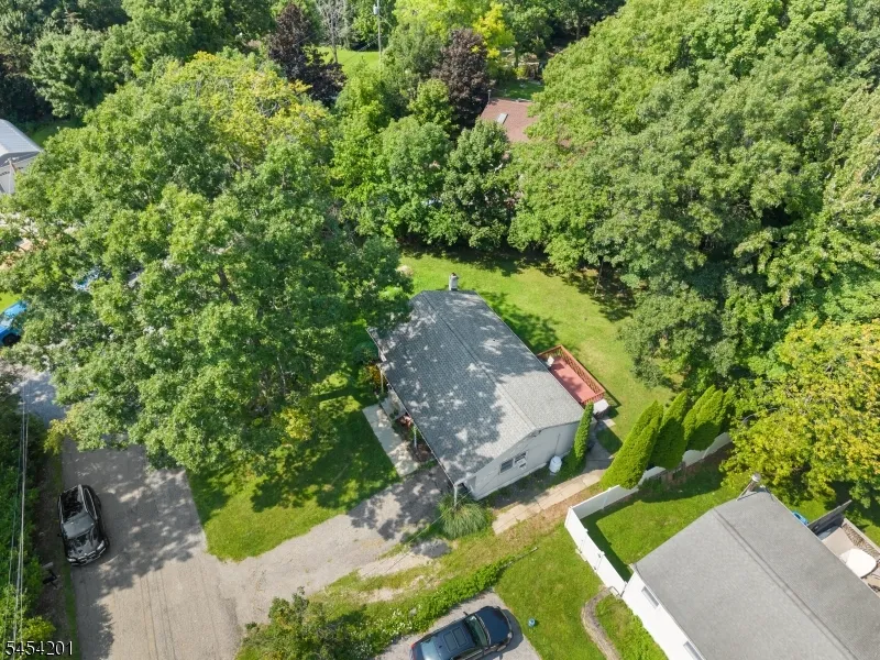 1 Ridgeview Ct Vernon, NJ 07422