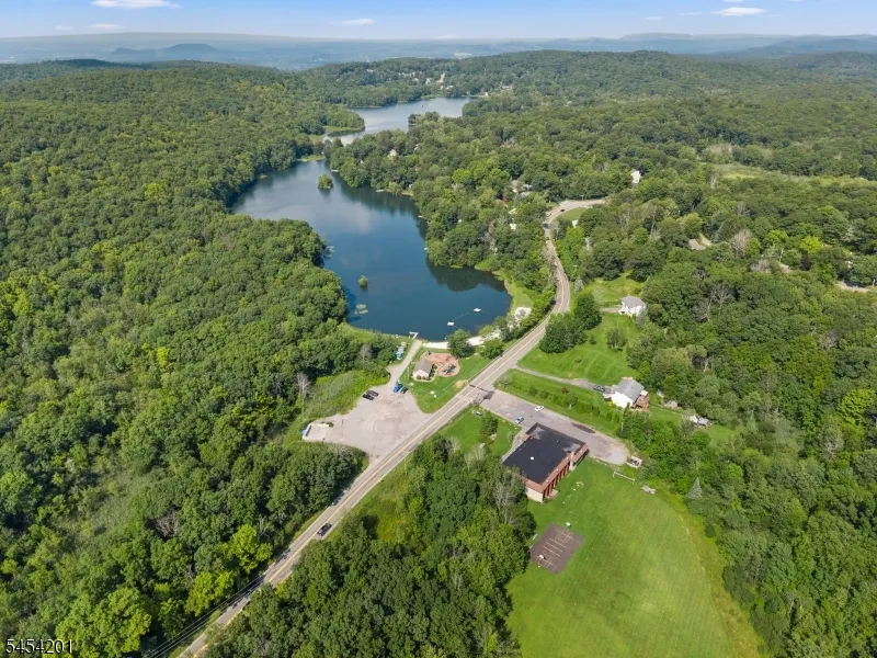 1 Ridgeview Ct Vernon, NJ 07422