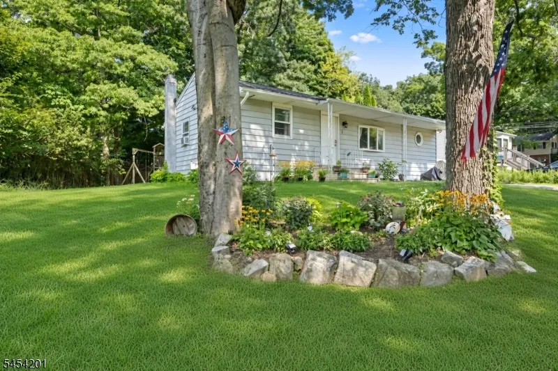 1 Ridgeview Ct Vernon, NJ 07422