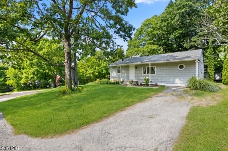 1 Ridgeview Ct Vernon, NJ 07422