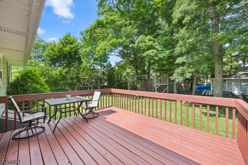 1 Ridgeview Ct Vernon, NJ 07422