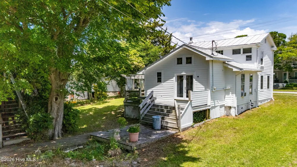 1105 Evans Street Morehead City, NC 28557