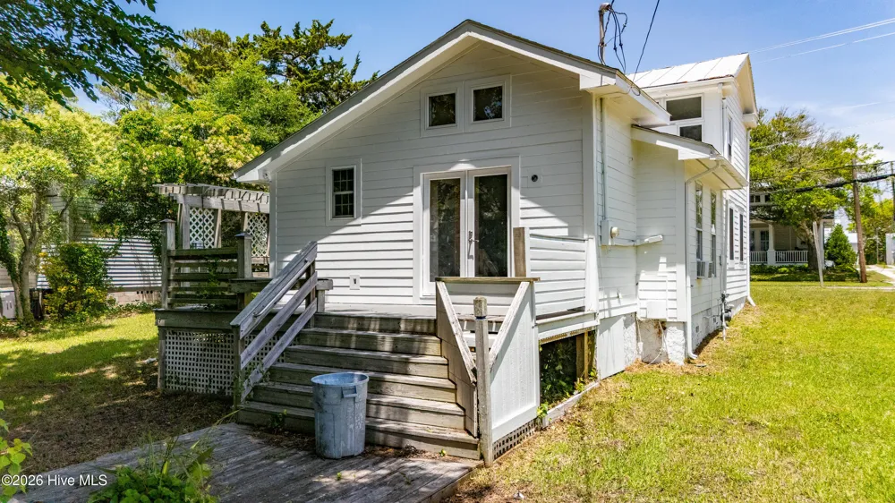 1105 Evans Street Morehead City, NC 28557