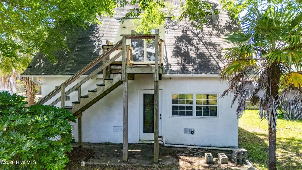 1105 Evans Street Morehead City, NC 28557