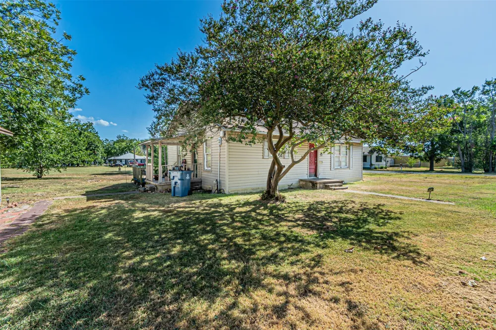 200 4th Street Kerens, TX 75144
