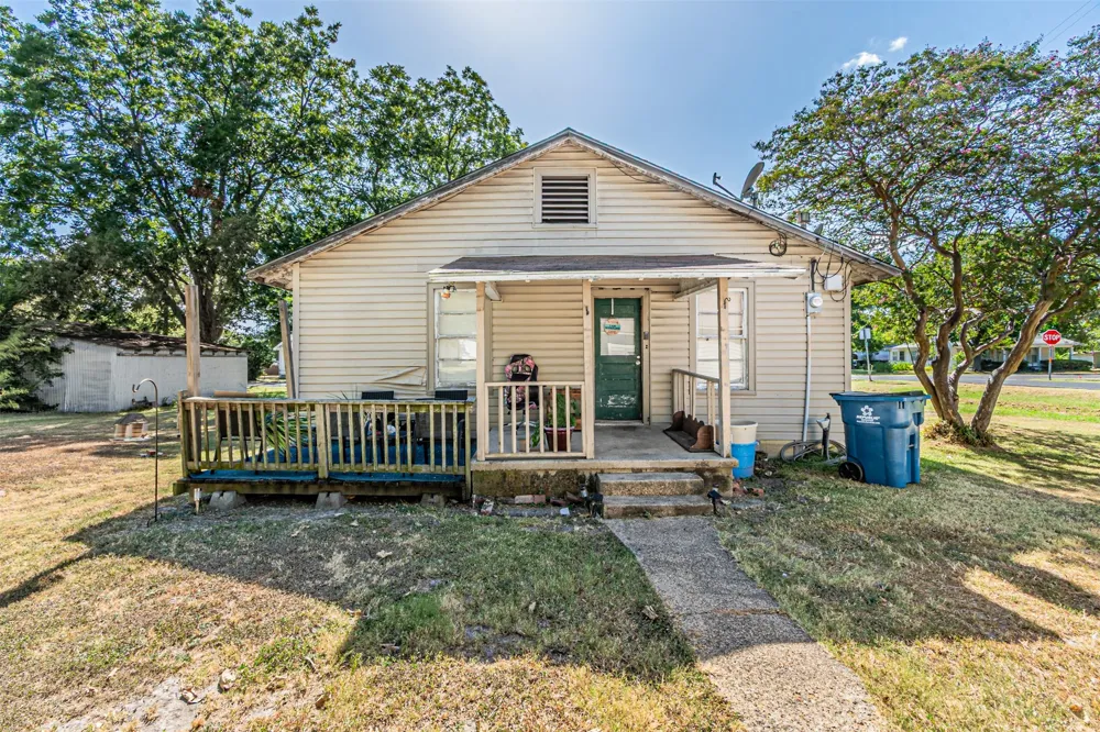 200 4th Street Kerens, TX 75144