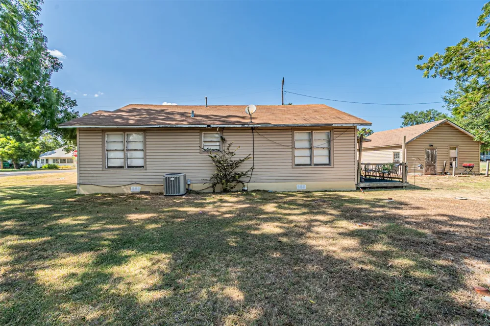 200 4th Street Kerens, TX 75144