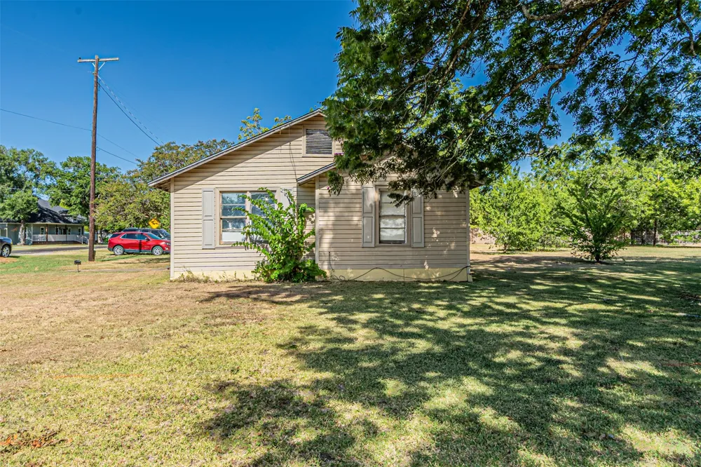 200 4th Street Kerens, TX 75144