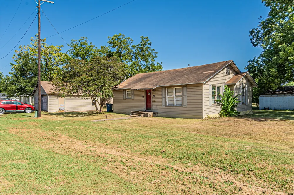 200 4th Street Kerens, TX 75144