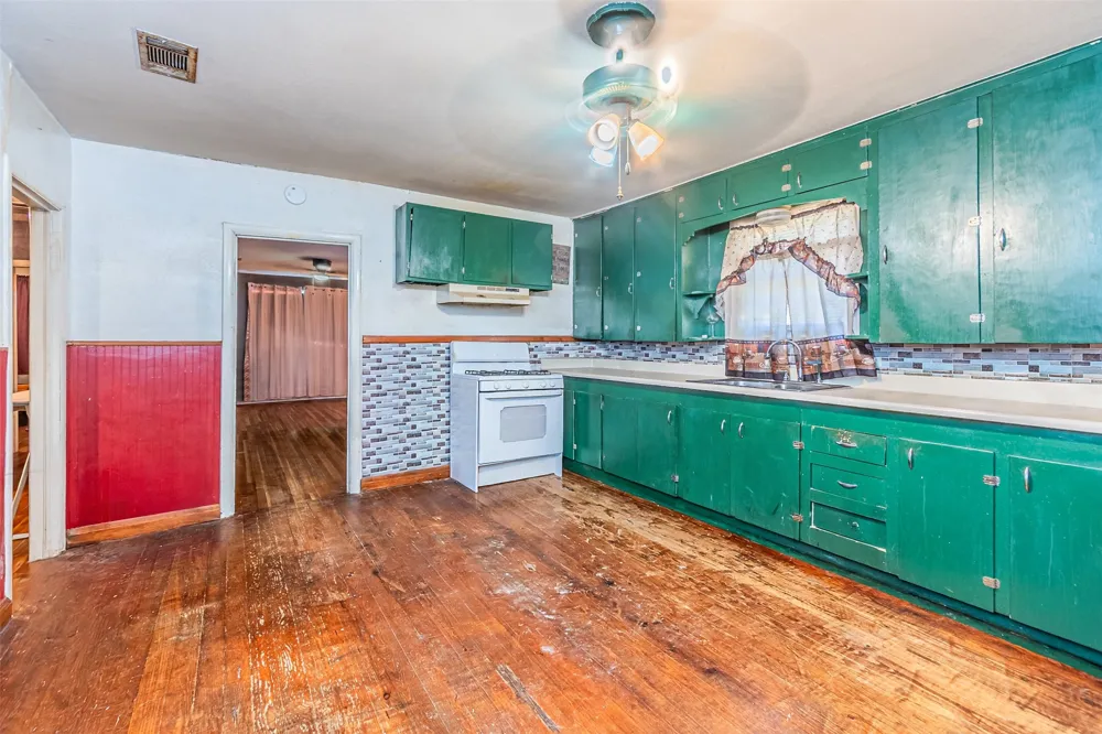 200 4th Street Kerens, TX 75144
