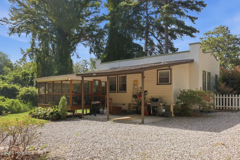 220 River Road Washington, NC 27889