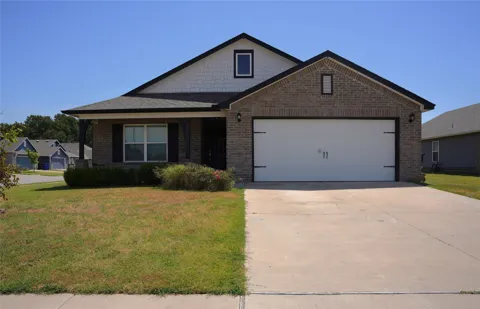 2005 W Fredericksburg Court