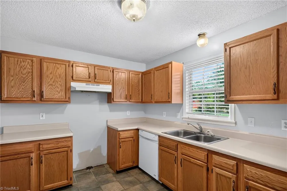 8 Hinkle Street Thomasville, NC 27360