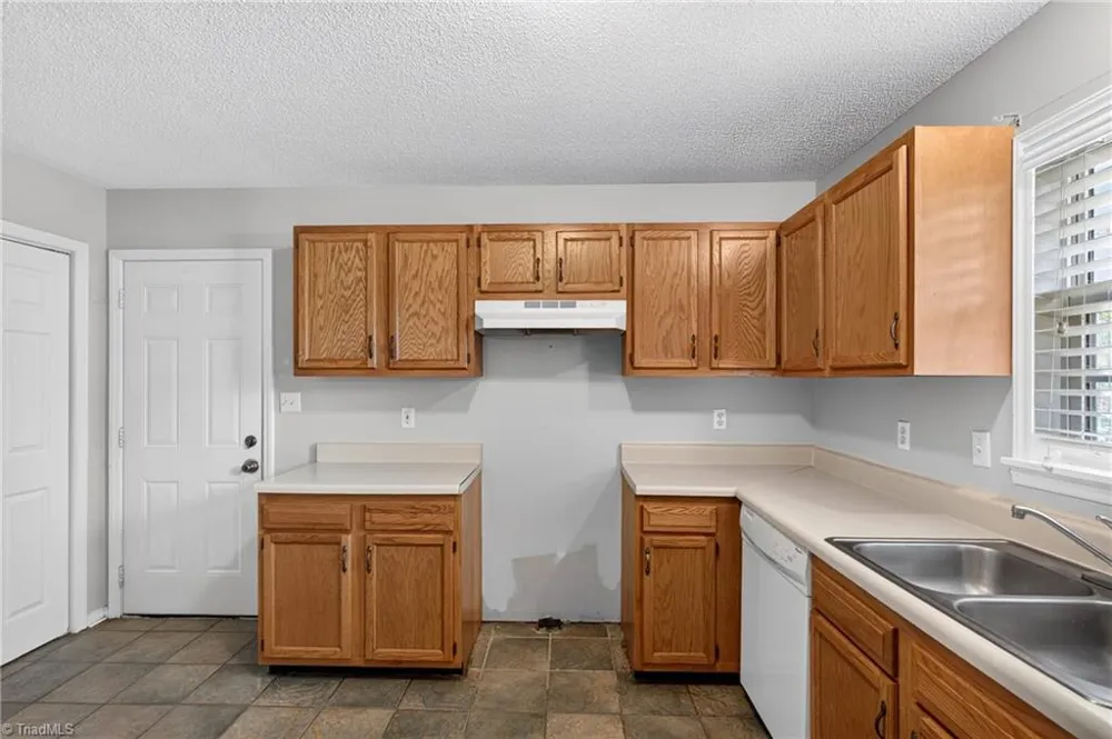 8 Hinkle Street Thomasville, NC 27360