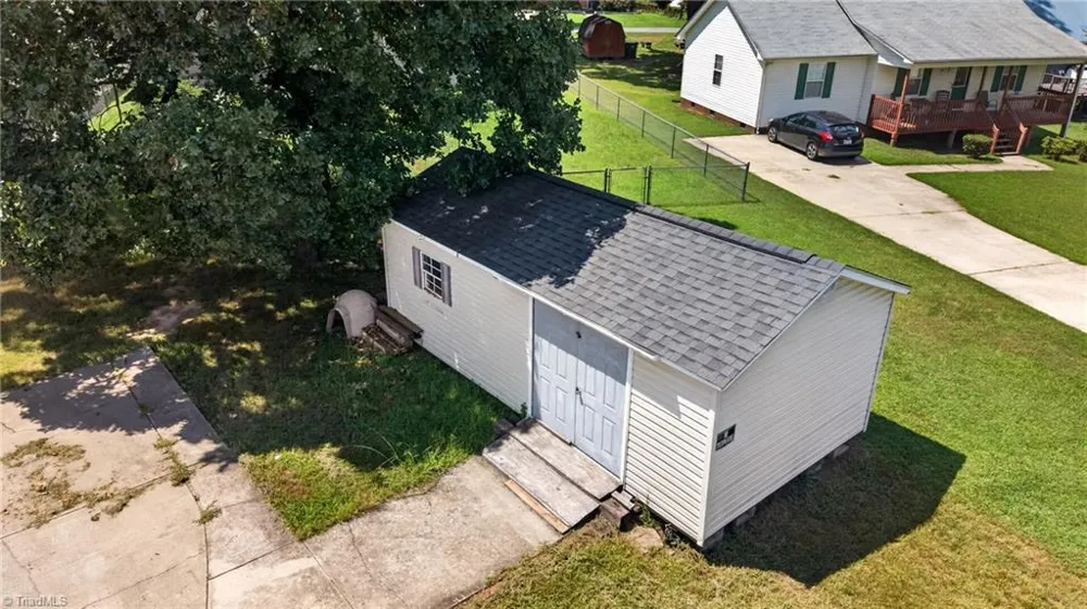 8 Hinkle Street Thomasville, NC 27360