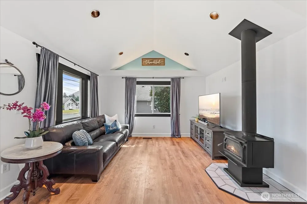1138 Pioneer Street Enumclaw, WA 98022