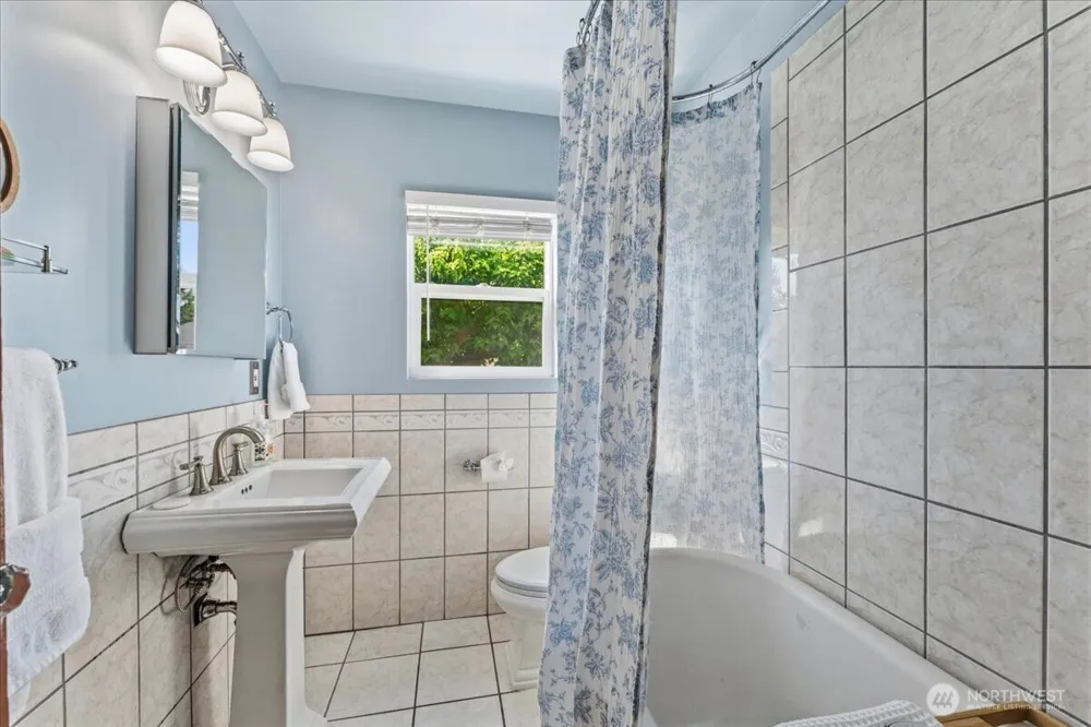 1138 Pioneer Street Enumclaw, WA 98022