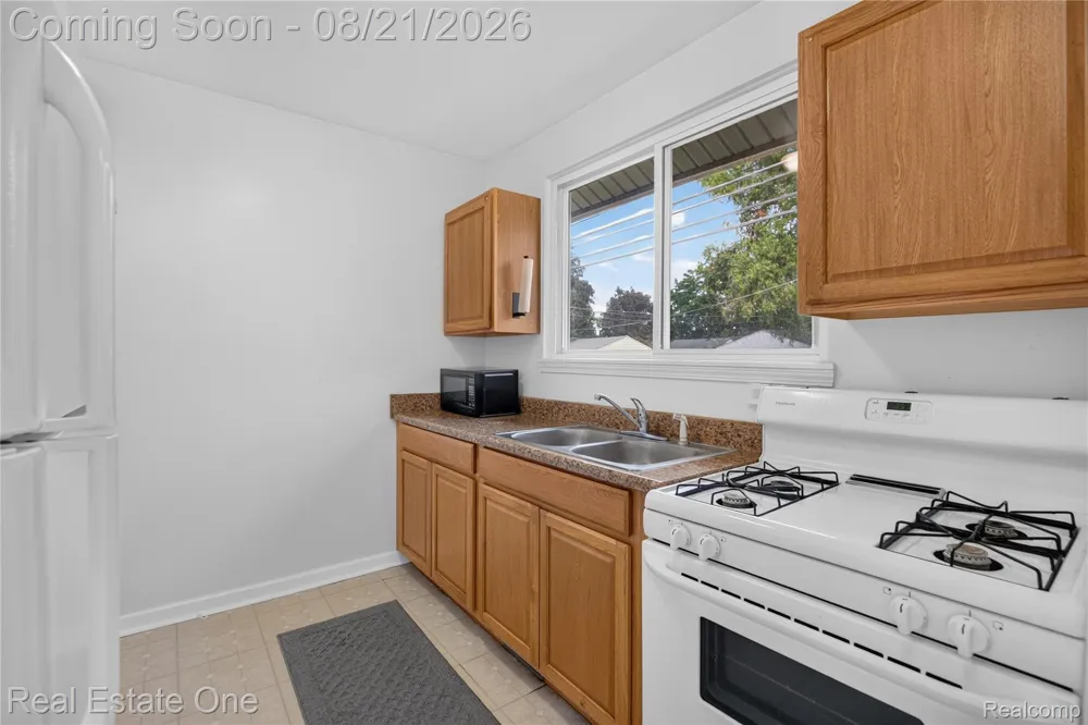 5749 Wilmer Street NW Westland City, MI 48185