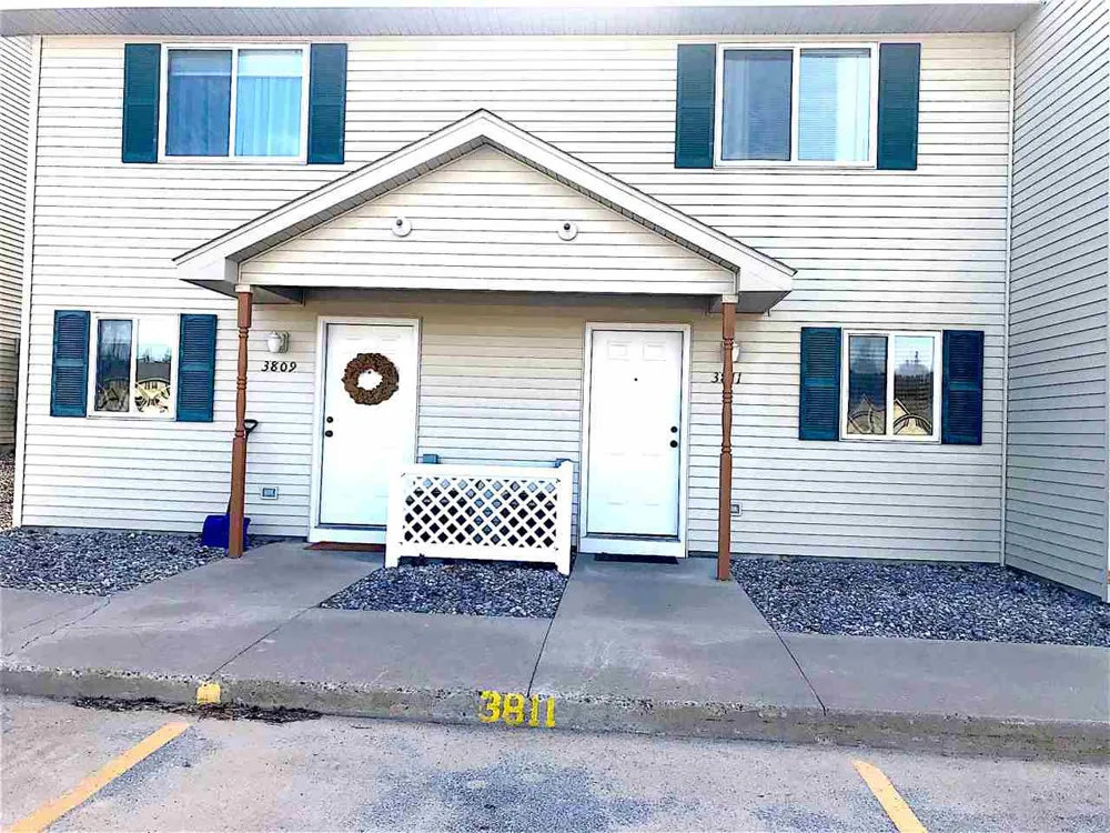 3811 Vale Drive East Bay Township, MI 49686