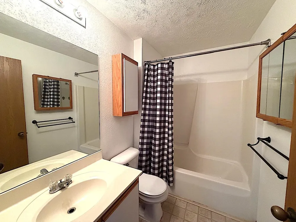 3811 Vale Drive East Bay Township, MI 49686