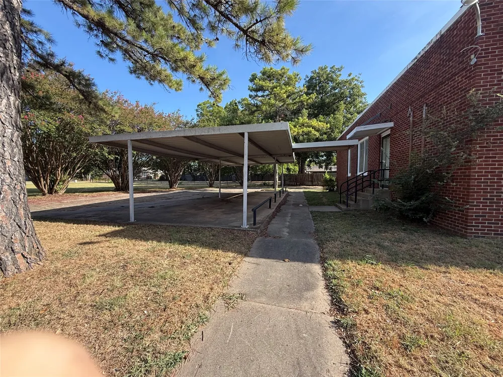 203 16th Avenue Durant, OK 74701