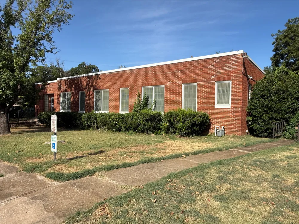 203 16th Avenue Durant, OK 74701