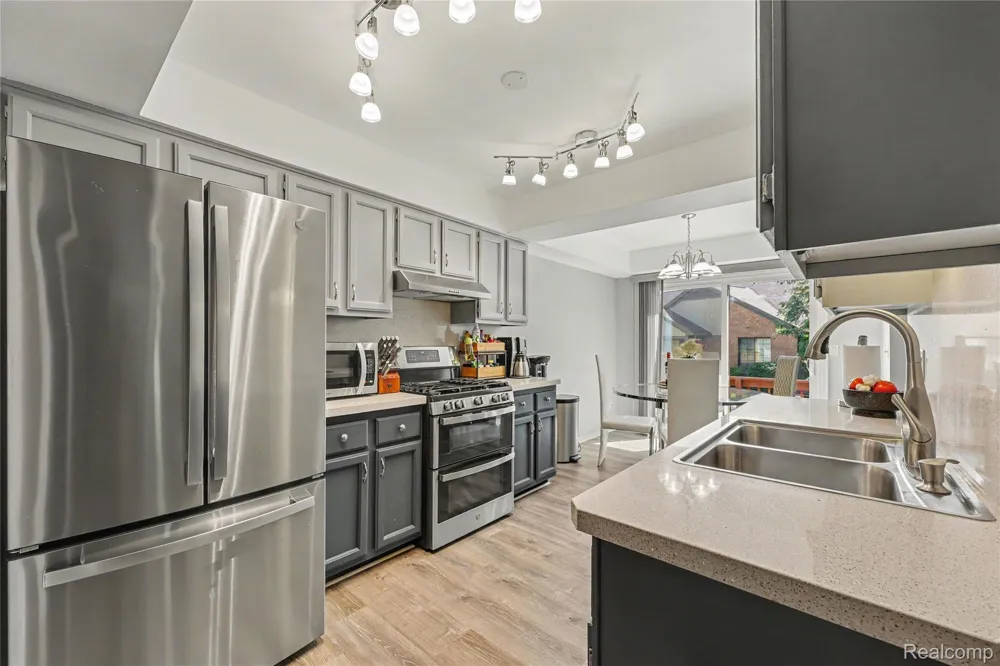 412 Meadow Bridge Drive Rochester Hills City, MI 48307