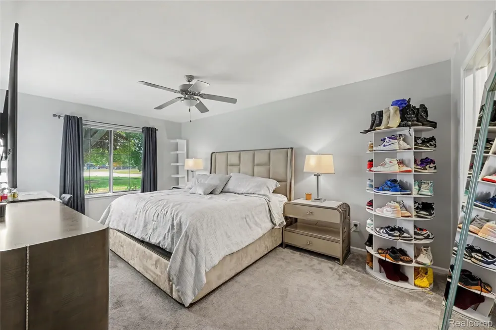 412 Meadow Bridge Drive Rochester Hills City, MI 48307