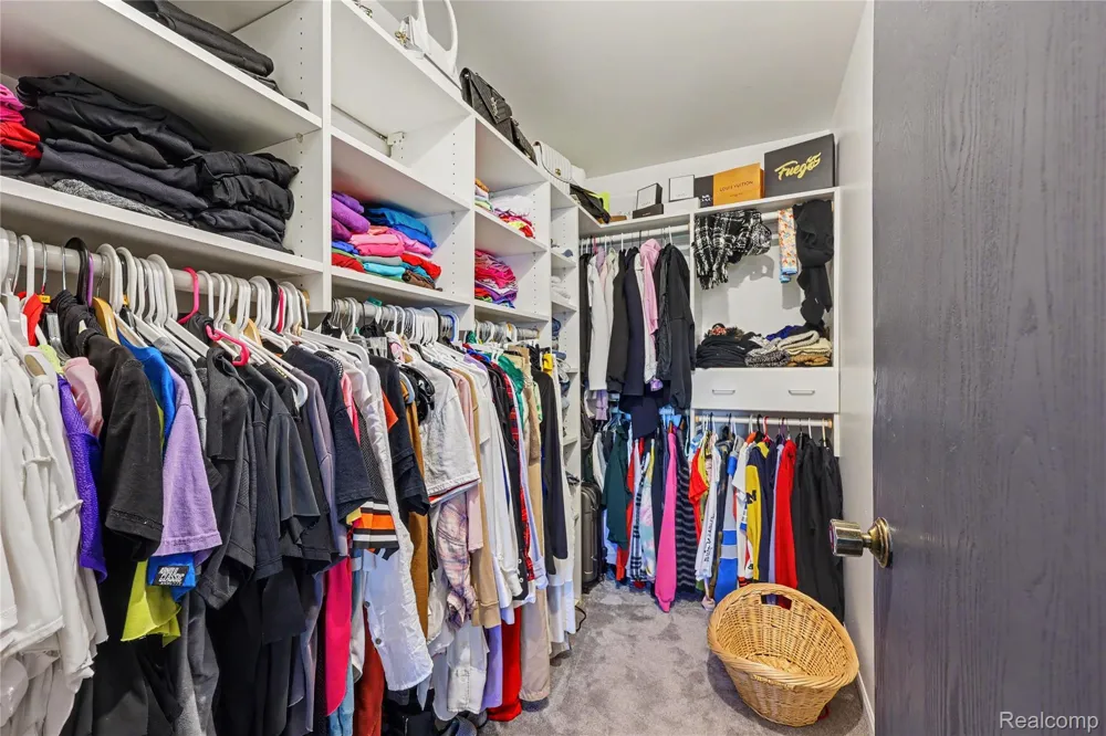 412 Meadow Bridge Drive Rochester Hills City, MI 48307