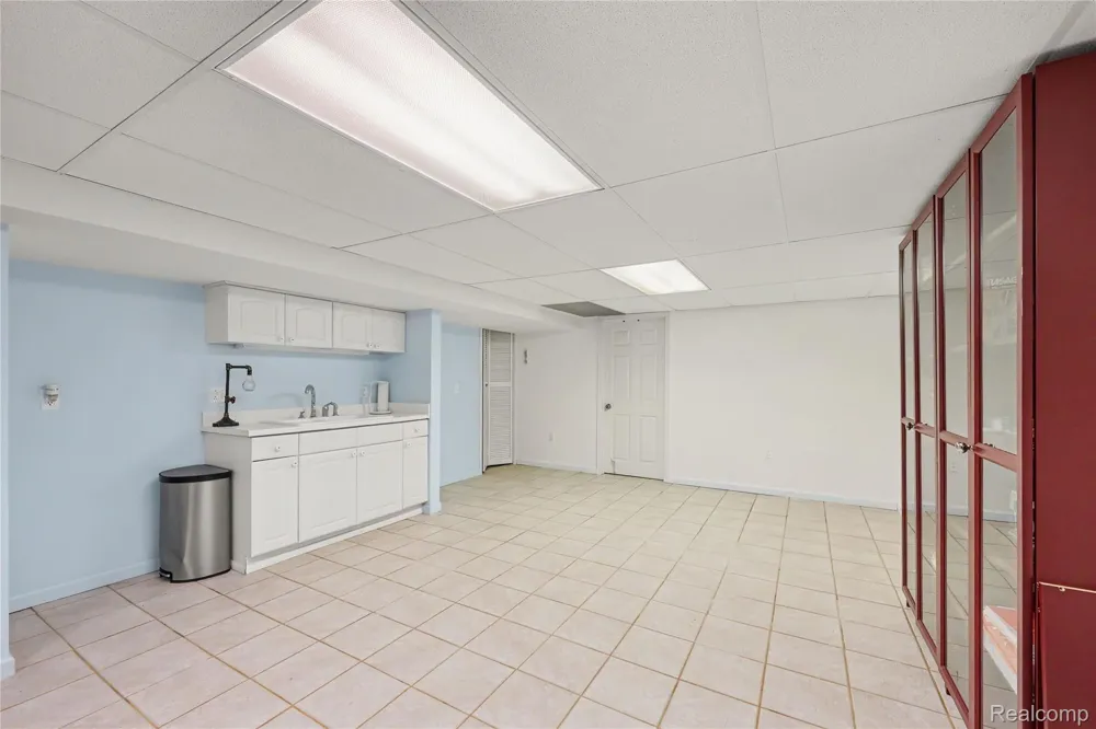 412 Meadow Bridge Drive Rochester Hills City, MI 48307