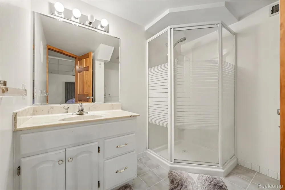 412 Meadow Bridge Drive Rochester Hills City, MI 48307